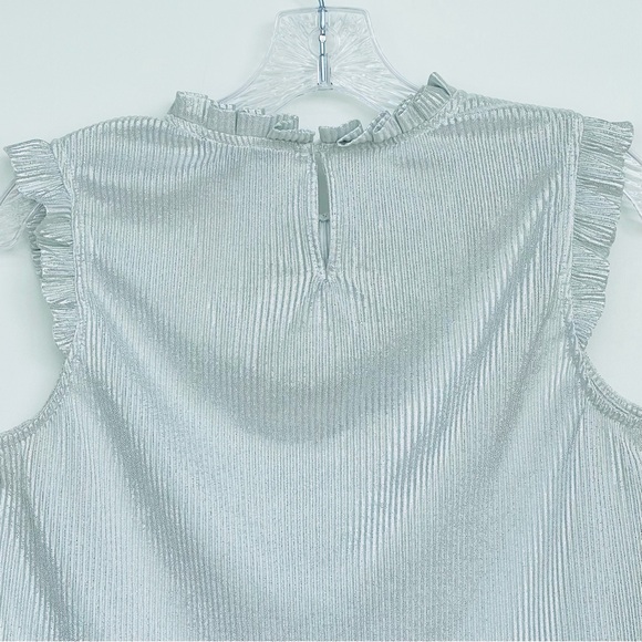 Adrianna Papell Metallic Silver Pleated Sleeveless Blouse Ruffle keyhole/Button - Picture 8 of 11